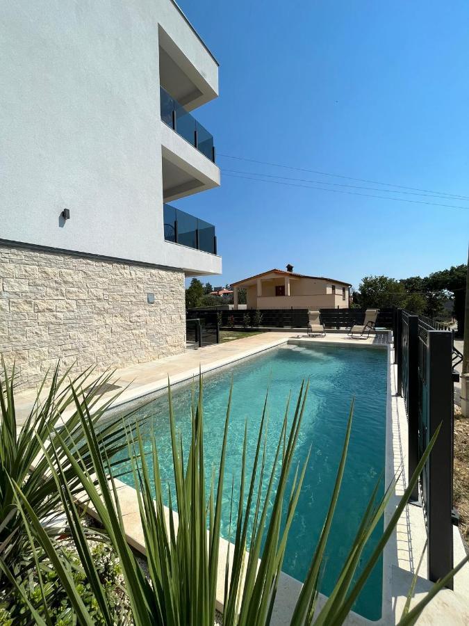 J&n Hill's With Swimming Pool Apartamento *