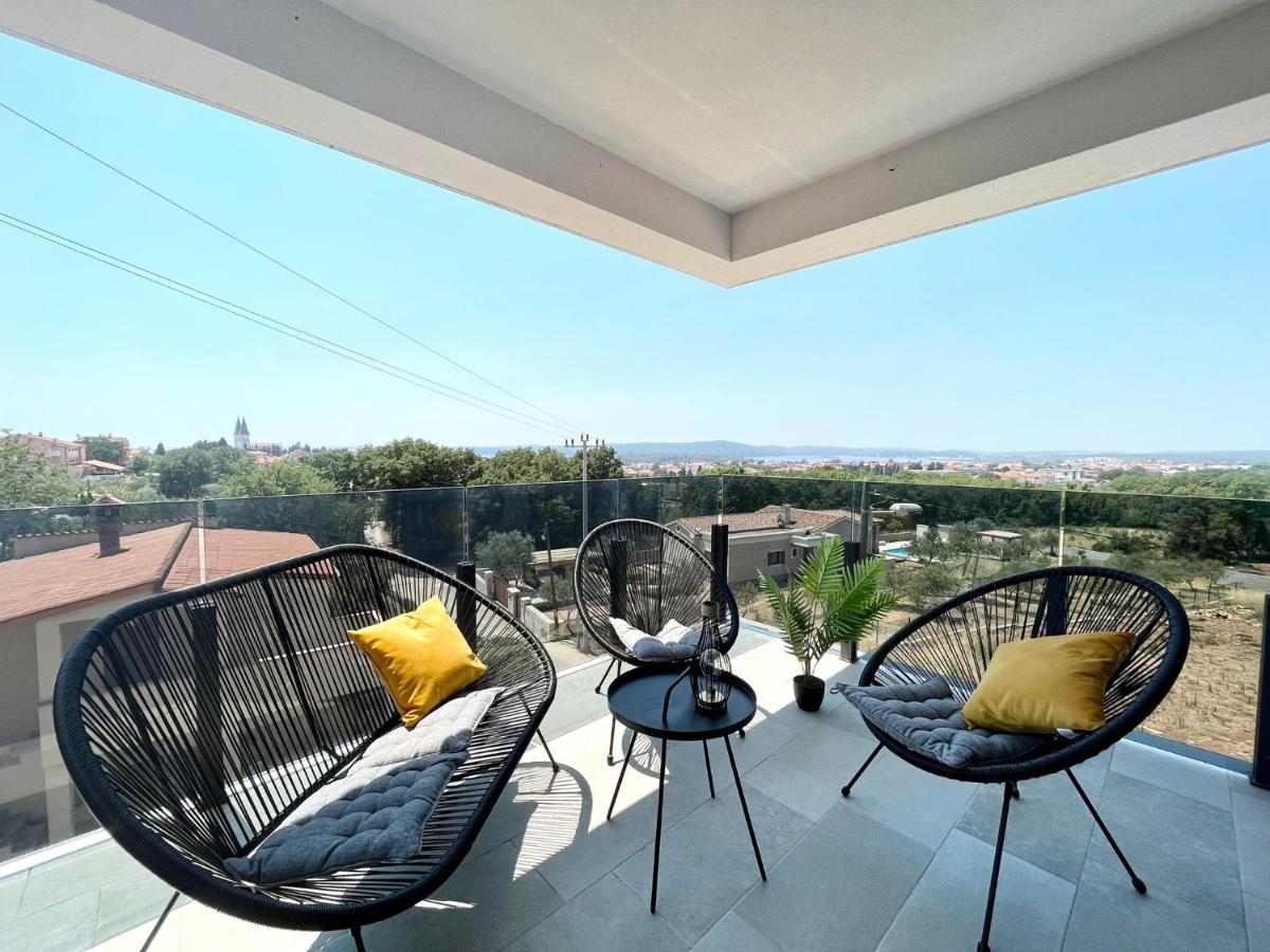 J&n Hill's With Swimming Pool Apartment Medulin